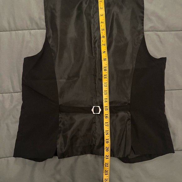 VEST - Picture 8 of 8